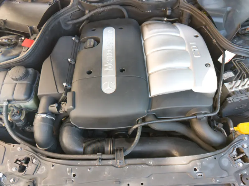 Moteur automobile propre après nettoyage cryogénique sans démontage ni déformation des pièces